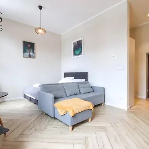 pikny-apartament-w-zabytkowej-kamienicy.krakowhotelspoland.com/